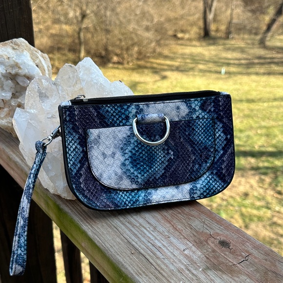 Handbags - Blue Purple and White Snakeskin Wristlet Zip Clutch EUC